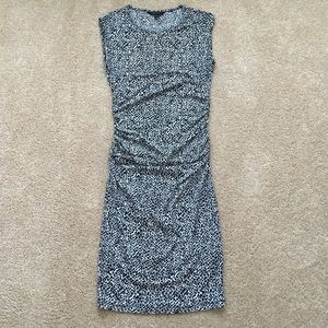 💕HP💕Like new! Banana republic ruched sides dress